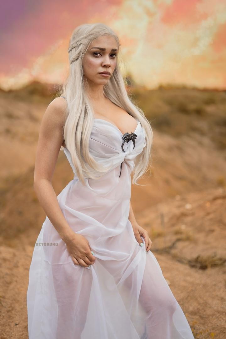 Daenerys Cosplay Nude photo 3