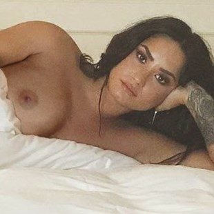 Demi Lovato Leaked Naked Pics photo 6