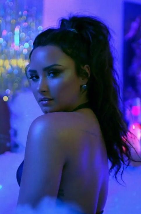 Demi Lovato Porn Video photo 28
