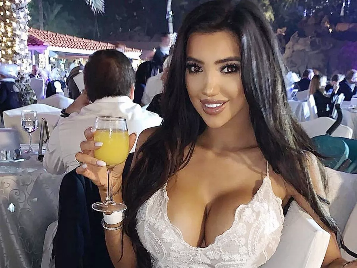 Chloe Khan Pictures photo 8