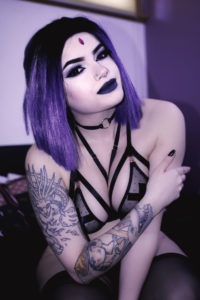 Nude Raven Cosplay photo 1