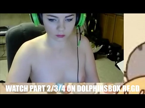 Twitch Streamer Goes Topless photo 17