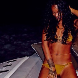 Rihanna Nude Forum photo 11