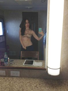 Allison Brie Leaked Photos photo 19