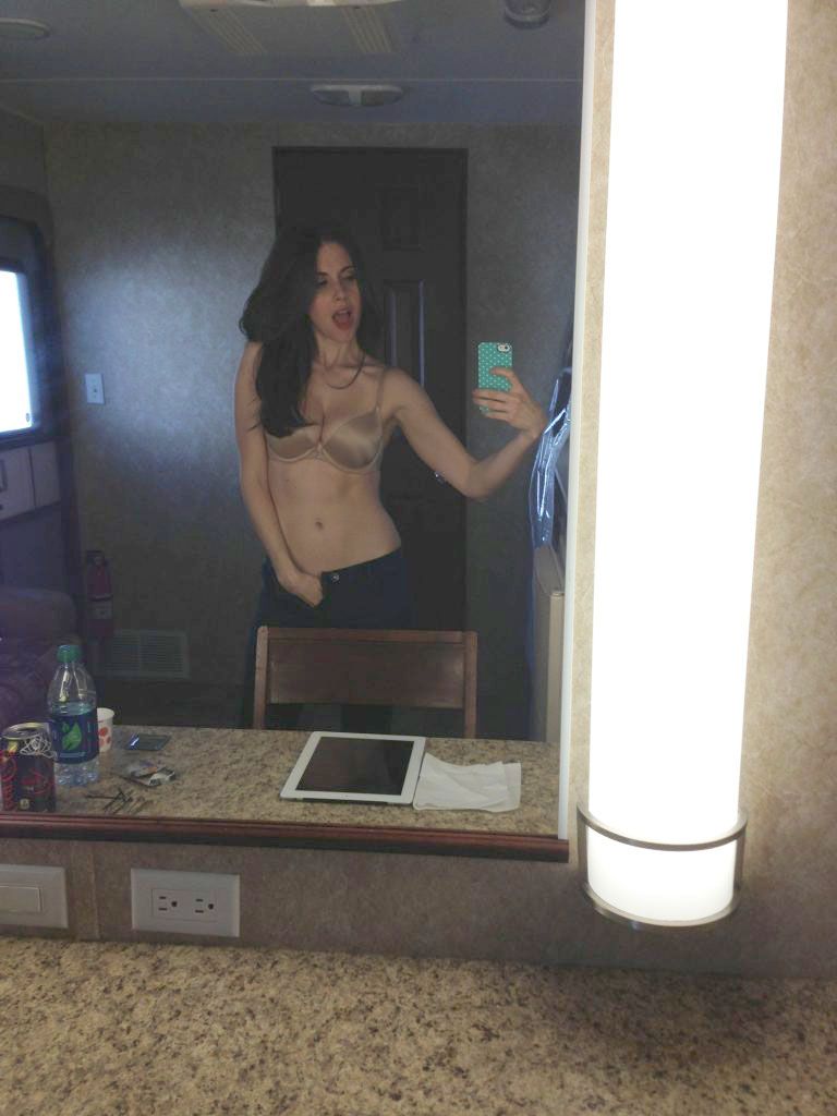 Allison Brie Leaked Photos photo 14