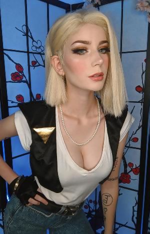 Android 18 Topless photo 8