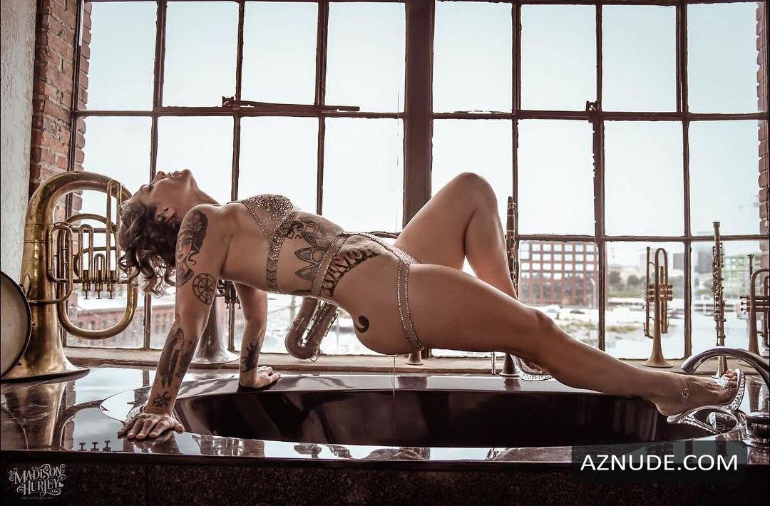 Danielle Colby Thong photo 3