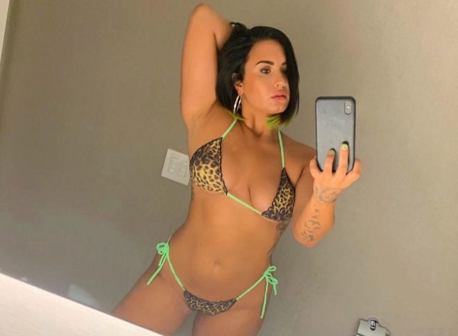 Demi Lovato Nude Pic photo 26