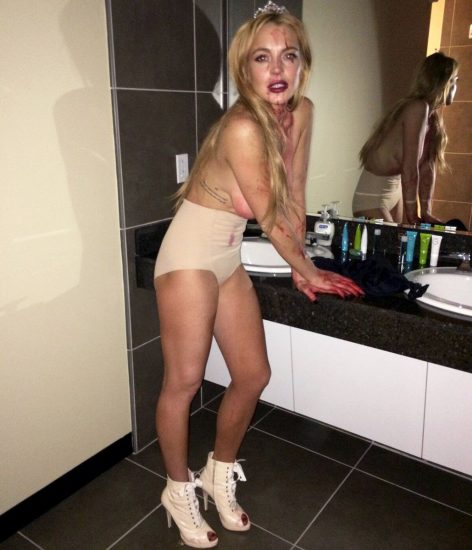 Lindsay Lohan Leaked Pictures photo 7