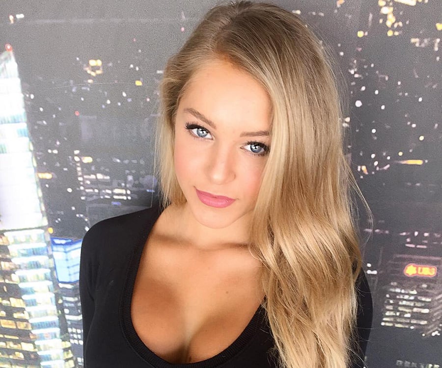 Miss Courtney Tailor photo 9