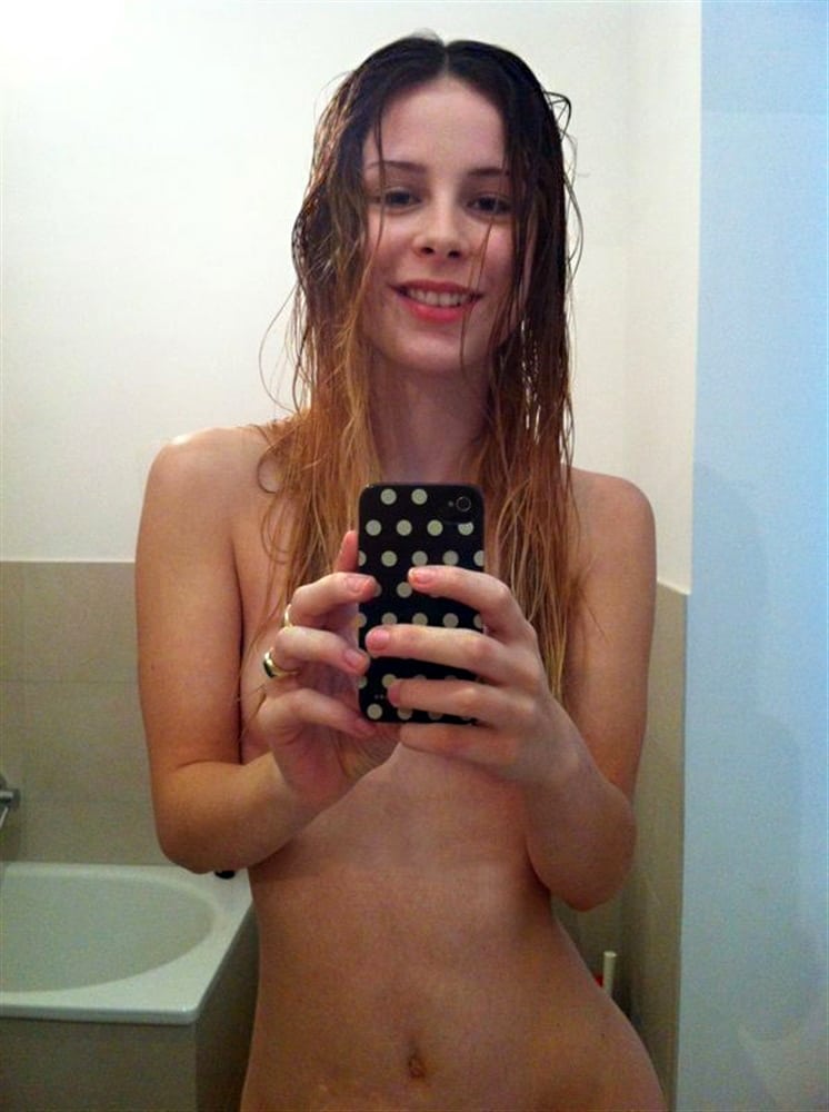 Naked Selfie Leak photo 2