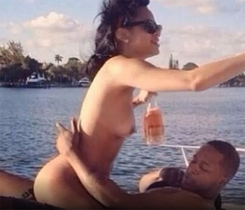 Rihanna Nudes Leaked photo 25